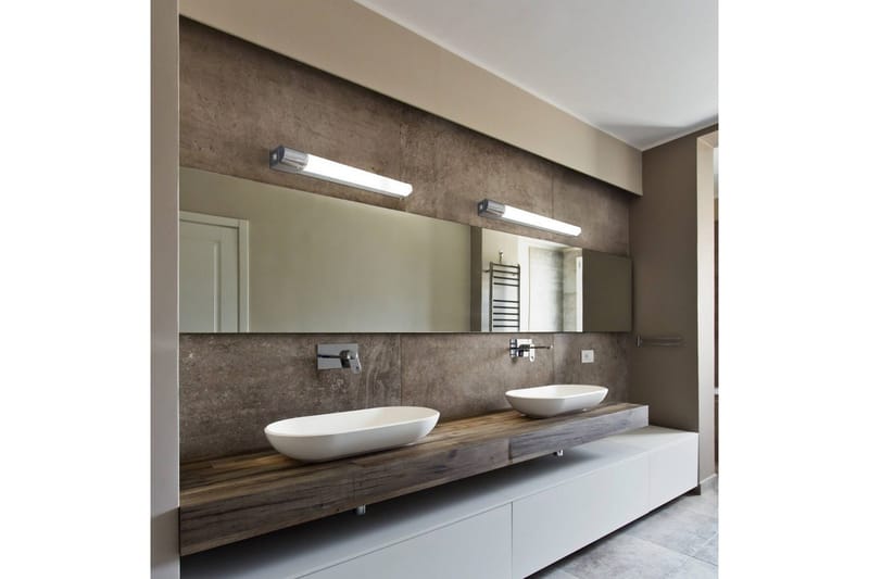 Speilbelysning Eglo Tragacete 1 med Uttak - Hvit/Sølv/Krom - Belysning - Baderomsbelysning