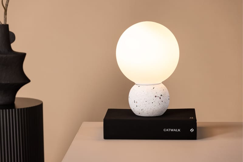 Kamna Bordlampe 29 cm - Hvit - Vinduslampe på fot - Soveromslampe - Stuelampe - Nattlampe bord - Vinduslampe - Bordlampe