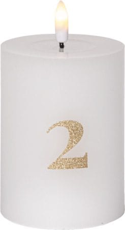 Flamme Advent LED-kubbelys 4-pakning 7,5 cm - hvit med gullsifre - Belysning - Innendørsbelysning & Lamper - Dekorasjonsbelysning