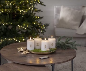 Flamme Advent LED-kubbelys 4-pakning 7,5 cm - hvit med gullsifre - Belysning - Innendørsbelysning & Lamper - Dekorasjonsbelysning