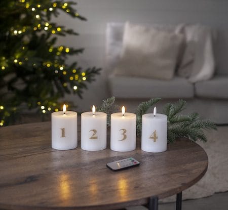 Flamme Advent LED-kubbelys 4-pakning 7,5 cm - hvit med gullsifre - Belysning - Innendørsbelysning & Lamper - Dekorasjonsbelysning