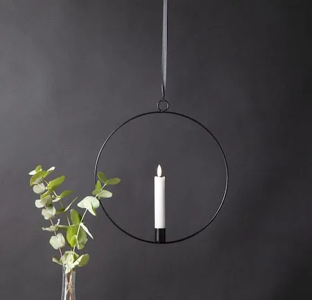 Flamme Ring innendørsdekorasjon 28,5 cm, svart og hvit
