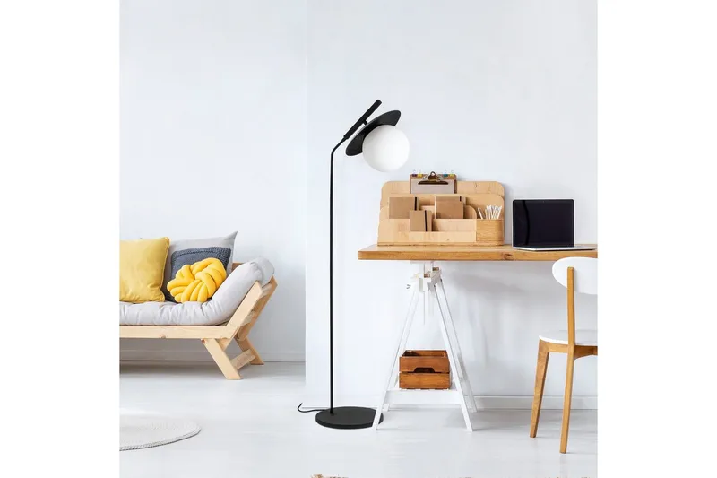 Gulvlampe Cartin Svart - Svart - Belysning - Innendørsbelysning & Lamper - Soveromslampe