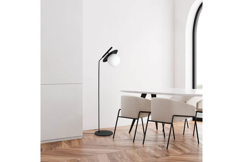 Gulvlampe Cartin Svart - Svart - Belysning - Innendørsbelysning & Lamper - Soveromslampe