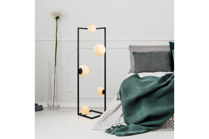 Gulvlampe Hjørne Svart - Svart - Belysning - Innendørsbelysning & Lamper - Soveromslampe