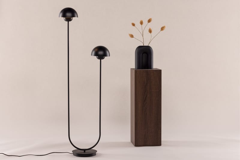 Lyckorna gulvlampe 120 cm - Svart - Belysning - Innendørsbelysning & Lamper - Gulvlampe - Toarmet gulvlampe