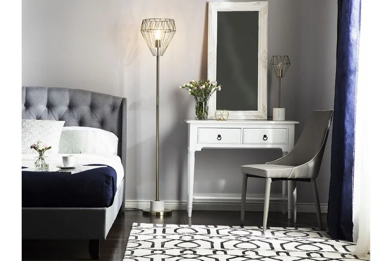 Mooni Gulvlampe 160 cm - Messing - Belysning - Innendørsbelysning & Lamper - Gulvlampe