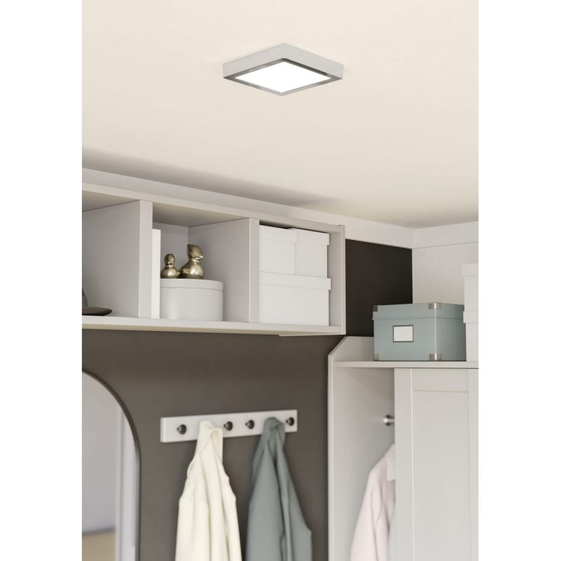Utenpåliggende lampe Fueva - Krom - Belysning - Innendørsbelysning & Lamper - Soveromslampe - Taklampa sovrum