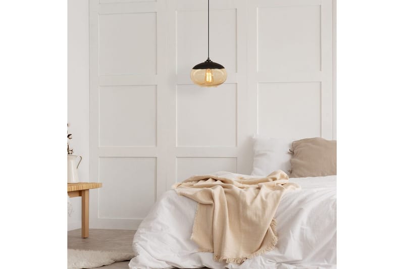 Lysekrone Jeba Enkel Svart / Honning - Svart - Belysning - Innendørsbelysning & Lamper - Taklampe - Pendellamper & Hengelamper