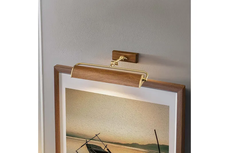 Bildebelysning Elstead Lighting Winchfield 445x127x318 mm, Aldret Messing & Eike Effekt - 445x127x318 mm, Aldret Messing & Eike Effekt - Belysning - Innendørsbelysning & Lamper - Vegglampe