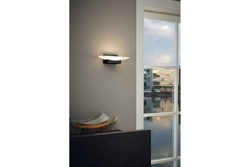 Vegglampe Eglo Metrass Svart Satineret - Svart - Belysning - Innendørsbelysning & Lamper - Soveromslampe