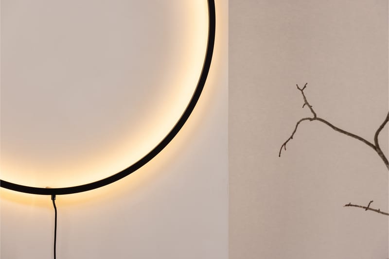 Maka Veggplafond 100 cm - Svart - Soveromslampe - Vegglampe - Veggplafond