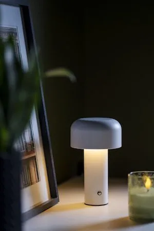 Bobby bordlampe 12,5 cm - hvit - Belysning - Innendørsbelysning & Lamper - Vinduslampe - Vinduslampe på fot