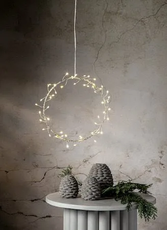 Poppy krans med belysning 20 cm - sølvfarget - Belysning - Julebelysning - Øvrig julebelysning