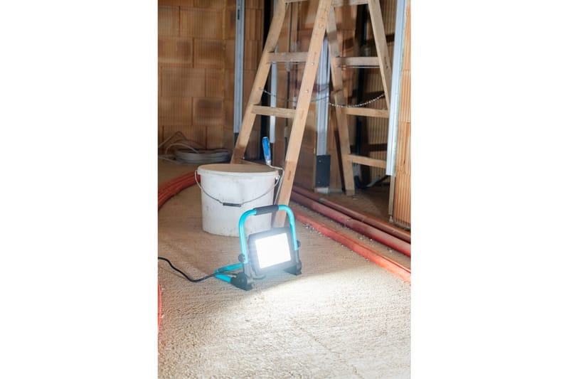 Arbeidsbelysning Eglo LED-gulvstrålekaster 52W - Belysning - Innendørsbelysning & Lamper - Bordlampe - Skrivebordslampe