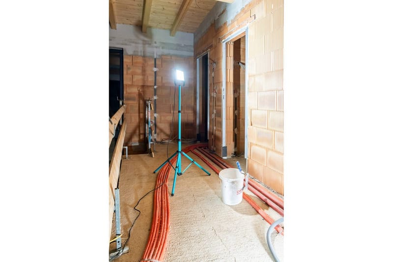 Arbeidsbelysning Eglo LED-Stativstrålkaster 100W - Belysning - Innendørsbelysning & Lamper - Bordlampe - Skrivebordslampe