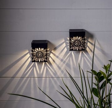 Izola Wall 2-pakning solcellevegglykt 7,5 cm - svart - Belysning - Utebelysning - Solcelle utelys & solcellelamper