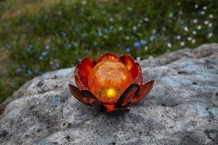 Lilly Solcelledekorasjon 24 cm - rav/kobber - Belysning - Utebelysning - Solcelle utelys & solcellelamper