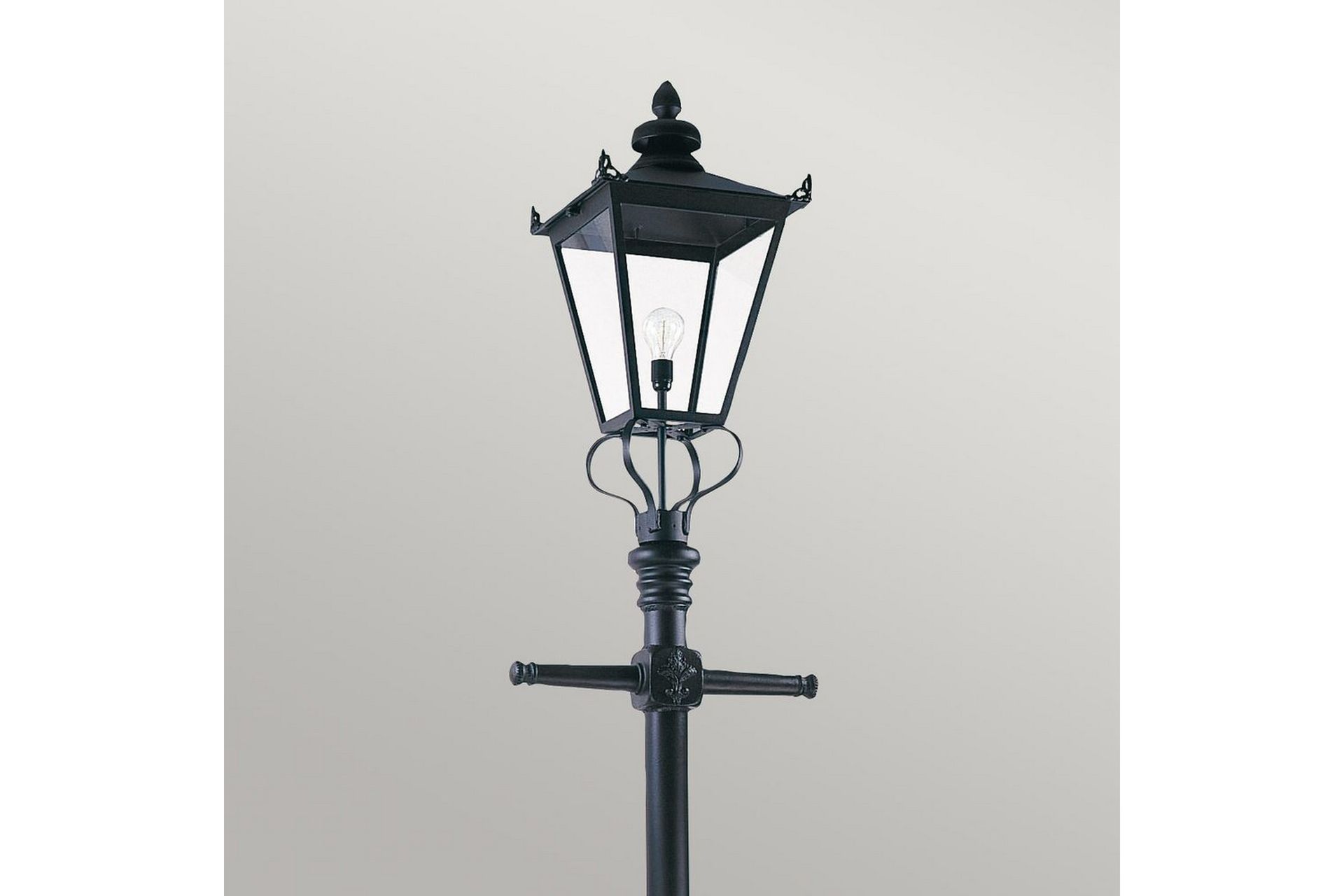 Lyktestolpe Elstead Lighting Wilmslow 585x3300 mm - 585x3300 mm - Belysning - Utebelysning - Stolpelykt & portlykt