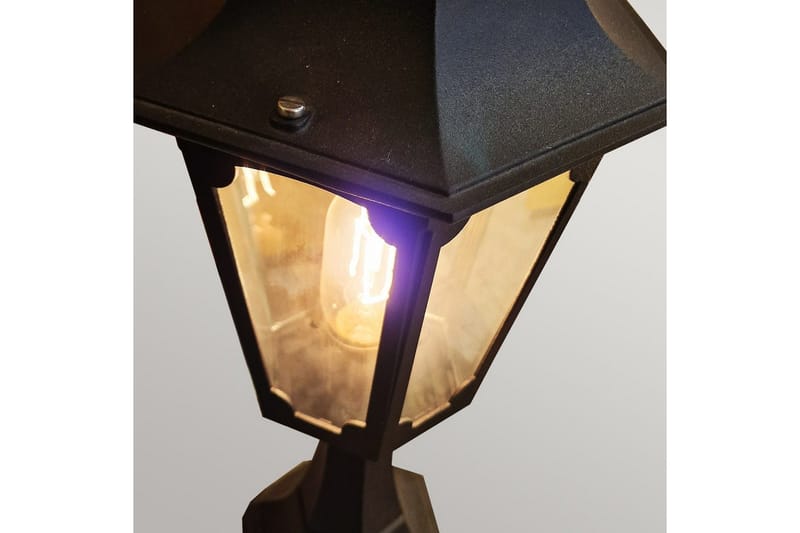 Sokkellykt Elstead Lighting Chapel - Belysning - Utebelysning - Stolpelykt & portlykt