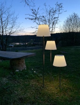 Solini solcellelampe 90 cm - hvit/sølv - Belysning - Utebelysning - Solcelle utelys & solcellelamper