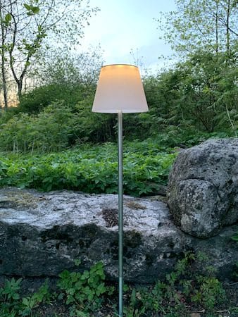 Solini solcellelampe 90 cm - hvit/sølv - Belysning - Utebelysning - Solcelle utelys & solcellelamper
