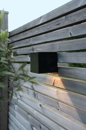 Wally Cube solcellevegglykt 10 cm - svart - Belysning - Utebelysning - Solcelle utelys & solcellelamper