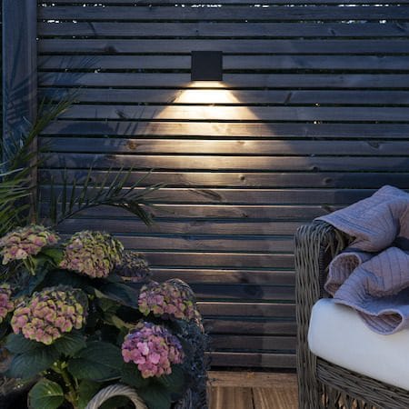Wally Cube solcellevegglykt 10 cm - svart - Belysning - Utebelysning - Solcelle utelys & solcellelamper