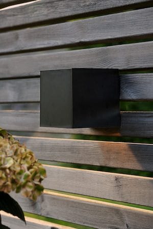 Wally Cube solcellevegglykt 10 cm - svart - Belysning - Utebelysning - Solcelle utelys & solcellelamper