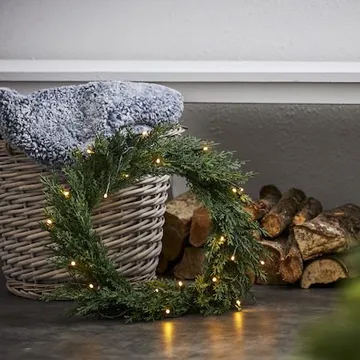 Thuja krans med belysning 40 cm - Grønn - Hage - Dyrking & hagearbeid - Planter - Prydplanter - Dørkranser