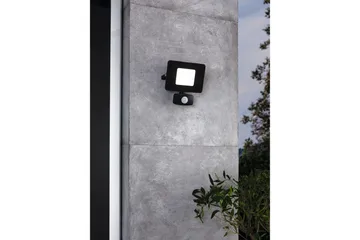 Veggstrålkaster Utendørs Eglo Faedo 3 med Sensor 20W, Svart - Svart - Hage - Utemiljø - Entré - Entrébelysning