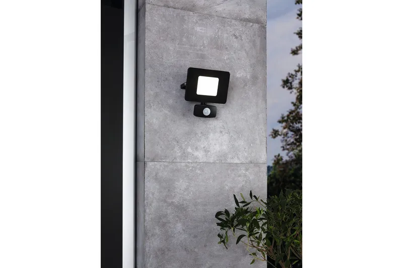 Veggstrålkaster Utendørs Eglo Faedo 3 med Sensor 20W, Svart - Svart - Hage - Utemiljø - Entré - Entrébelysning