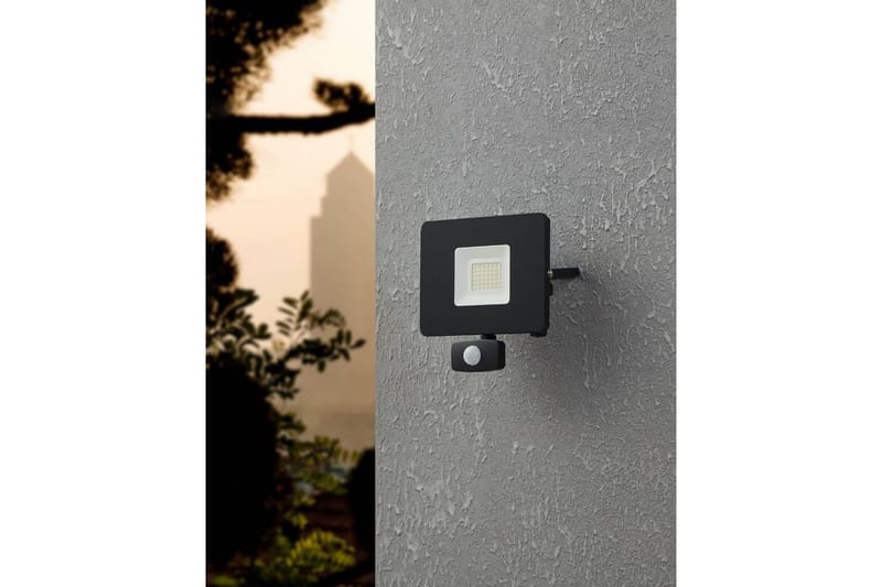 Veggstrålkaster Utendørs Eglo Faedo 3 med Sensor 30W, Svart - Svart - Hage - Utemiljø - Entré - Entrébelysning
