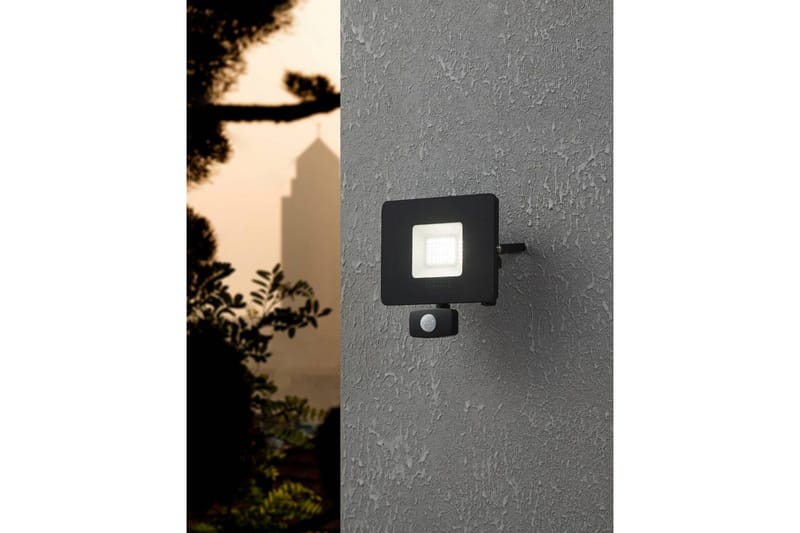 Veggstrålkaster Utendørs Eglo Faedo 3 med Sensor 30W, Svart - Svart - Hage - Utemiljø - Entré - Entrébelysning
