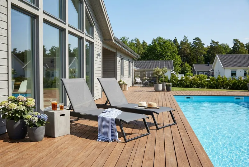 Monaco solseng med justerbar rygg i aluminium, grå tekstil - Svart - Hagemøbler - Stoler & Lenestoler - Solseng & solvogner