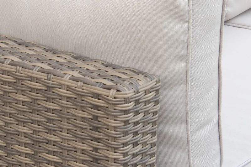 Dramilo loungegruppe i kunstrotting med bord og puter - Beige - Hage - Utemiljø - Veranda & terrasse - Verandamøbler