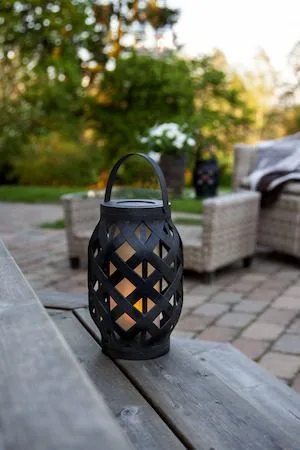 Flame Black lykt 15 cm, svart