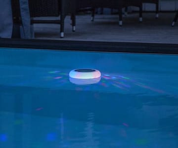 Pool light solcelledekorasjon 19 cm - hvit med flerfarget lys - Hage - Utemiljø - Veranda & terrasse - Verandabelysning