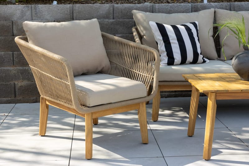 Sofagruppe Chania 2-seters sofa + 2 lenestoler med bord utendørs - Brun - Hage - Utemiljø - Veranda & terrasse - Verandamøbler