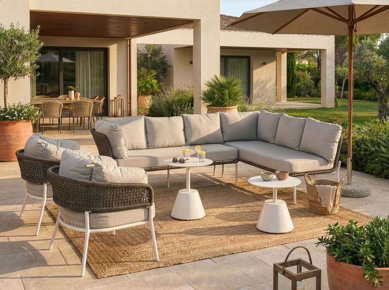 Sofagruppe utendørs 7-seter Robella med bord - Beige/Hvit/Brun - Hage - Utemiljø - Veranda & terrasse - Verandamøbler