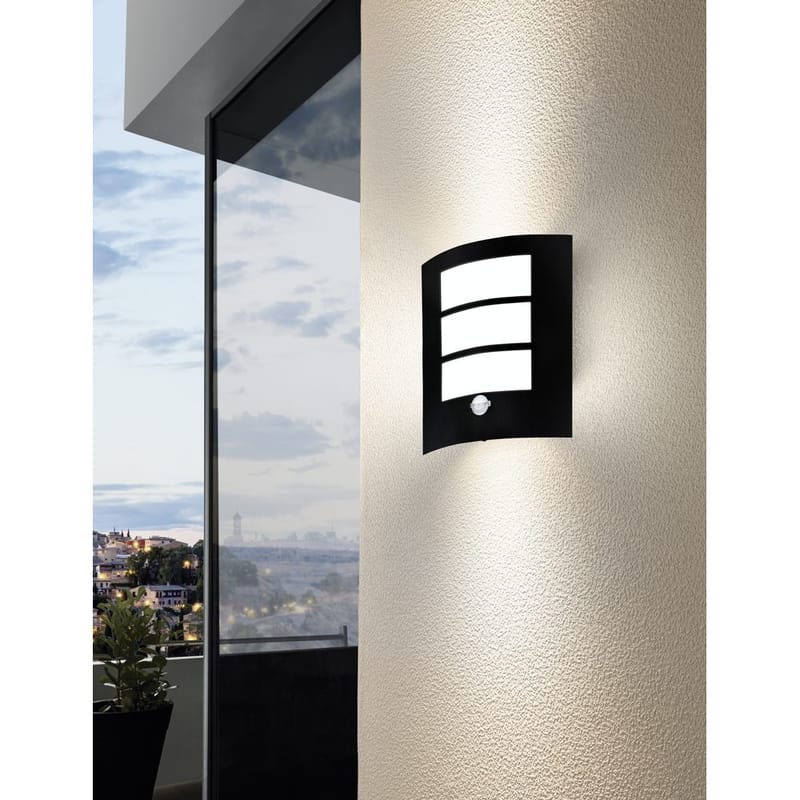 Utvendig vegglampe City med sensor - Sort - Hage - Utemiljø - Entré - Entrébelysning