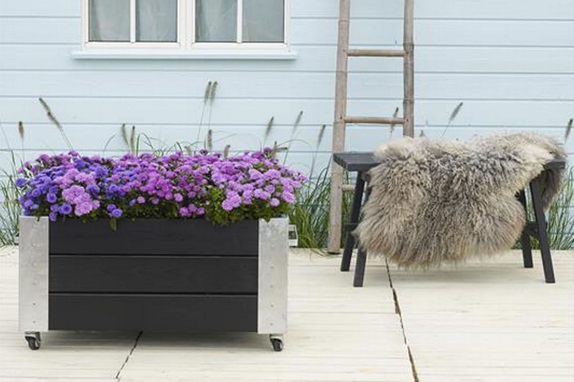 Cubic blomsterkasse 87x50x45 cm med stålhjørne og hjul - Hagemøbler - Øvrig utendørs - Tilbehør utendørs - Hagekrukker