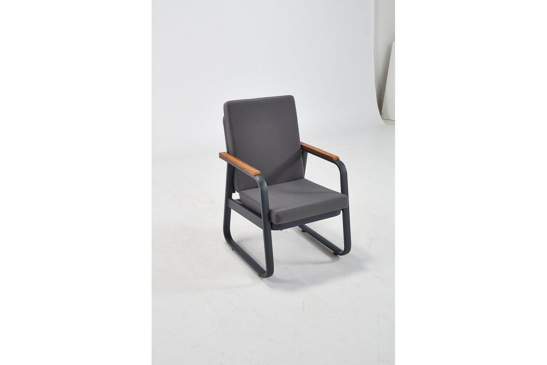 Hagestol Colomieua Treverk - Rødfarget tre