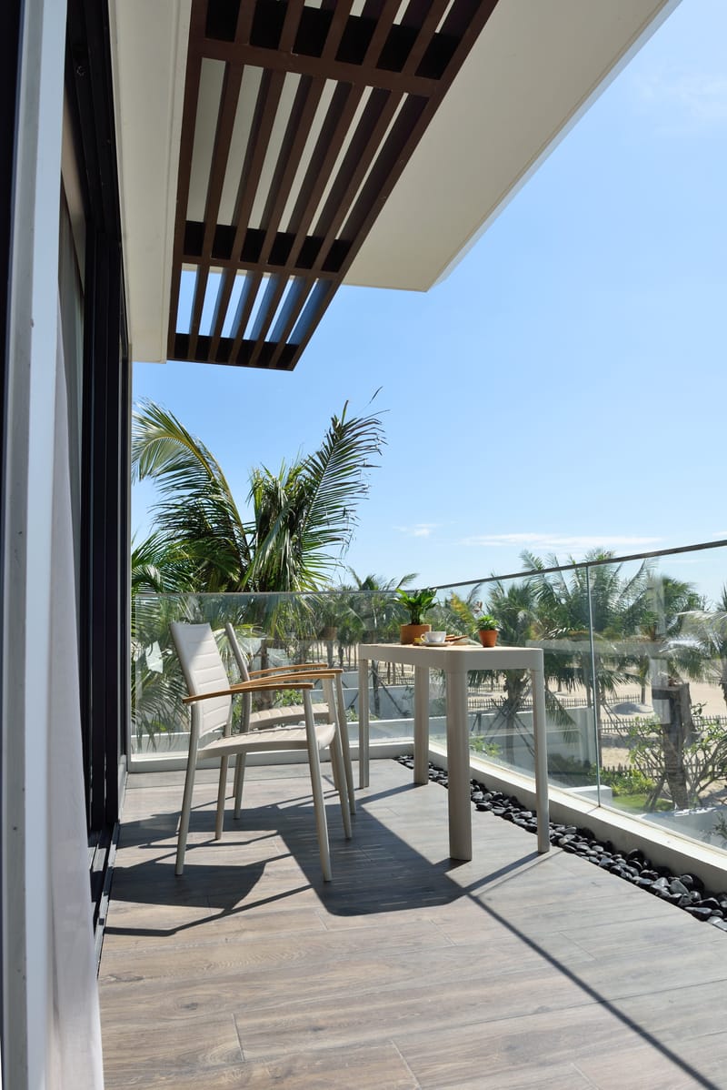 Portals Balkongsett bord + 2 carverstoler - Lys Ecru/Korallsand - Hagemøbler - Balkong - Balkongmøbler - Balkonggrupper