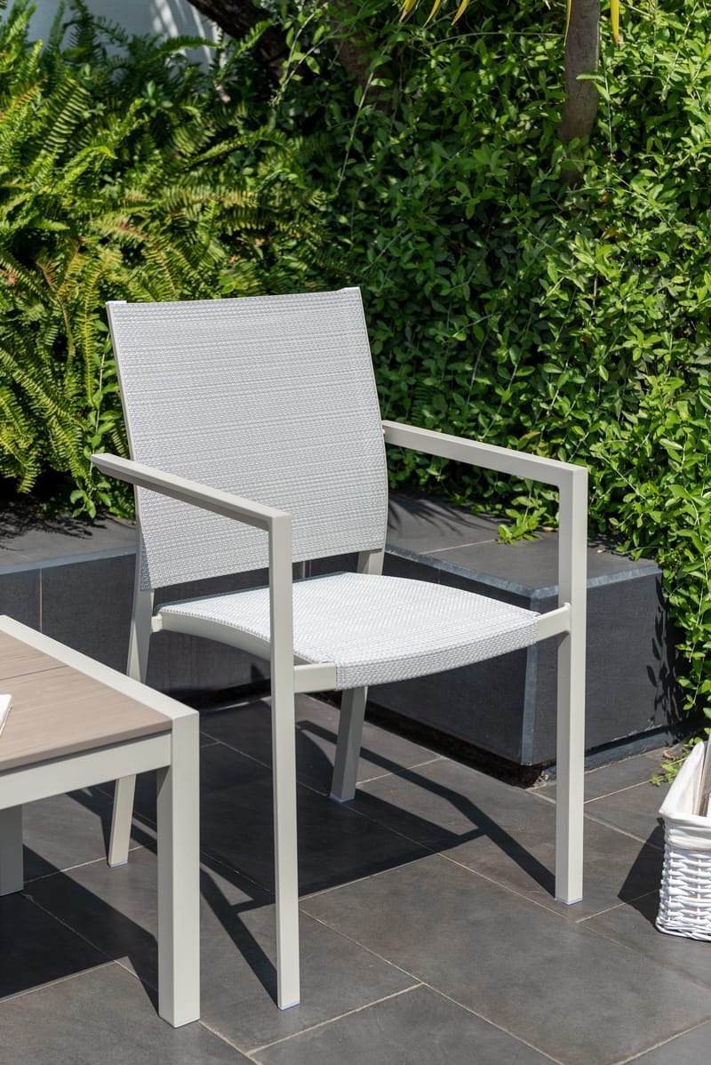 Urbanite Sett sidebord + 2 carverstoler - Lys Grå - Hagemøbler - Balkong - Balkongmøbler - Balkonggrupper