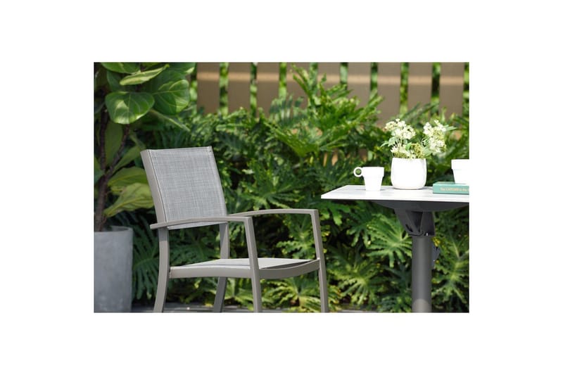 Utendørs møbelgruppe Lifestyle Garden Solana bistro bord + 2 x stabelbar lenestol - Hagemøbler - Balkong - Balkongmøbler - Balkonggrupper