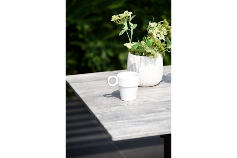 Utendørs møbelgruppe Lifestyle Garden Solana bistro bord + 2 x stabelbar lenestol - Hagemøbler - Balkong - Balkongmøbler - Balkonggrupper