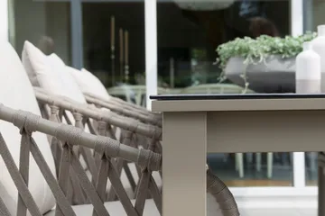 Hillerstorp Jet Set spisebord utendørs 90 cm beige - Beige - Hagemøbler - Hagebord - Spisebord ute