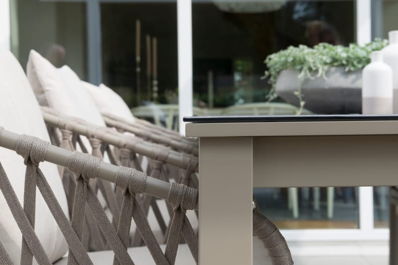 Hillerstorp Jet Set spisebord utendørs 90 cm beige - Beige - Hagemøbler - Hagebord - Spisebord ute