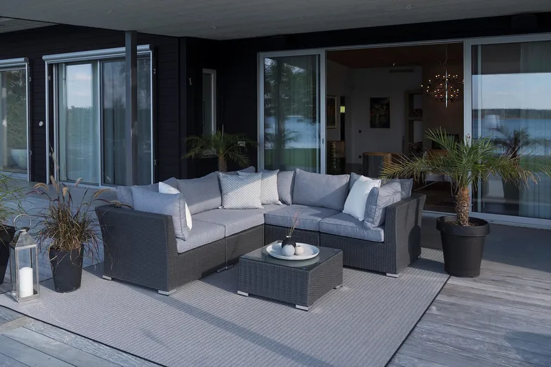 Hillerstorp Madison sofabord og loungebord utendørs 64 cm kunstrattan glass - Svart - Hagemøbler - Hagebord - Loungebord & Sofabord utendørs
